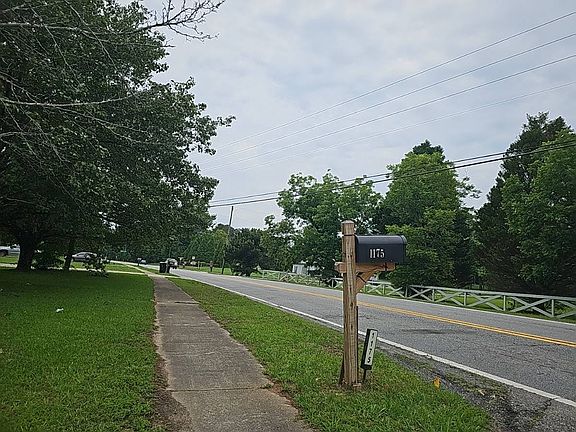 4th image of 1175 Mundys Mill Rd
