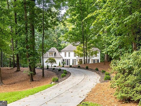 4th image of 5585 Silver Ridge Dr