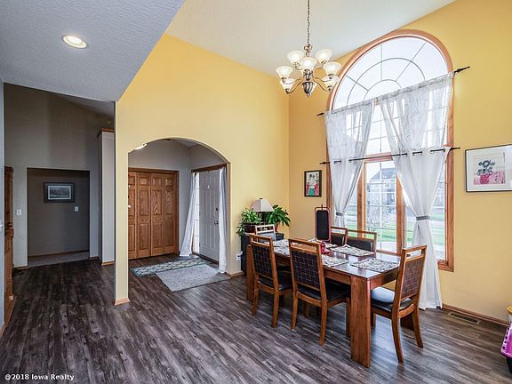 3rd image of 501 NW Waterview Ct