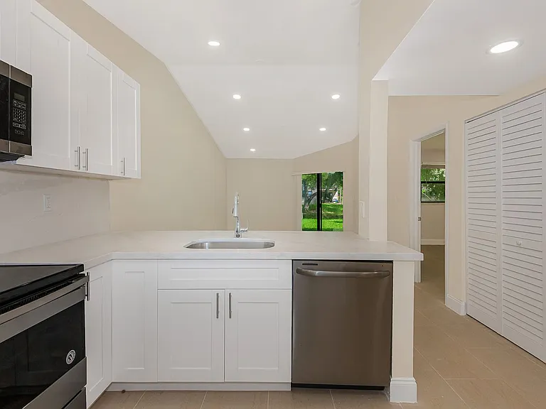 9951 Nob Hill Pl — Photo 11