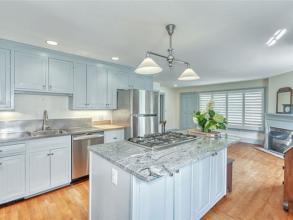 4th image of 25 Rochester St