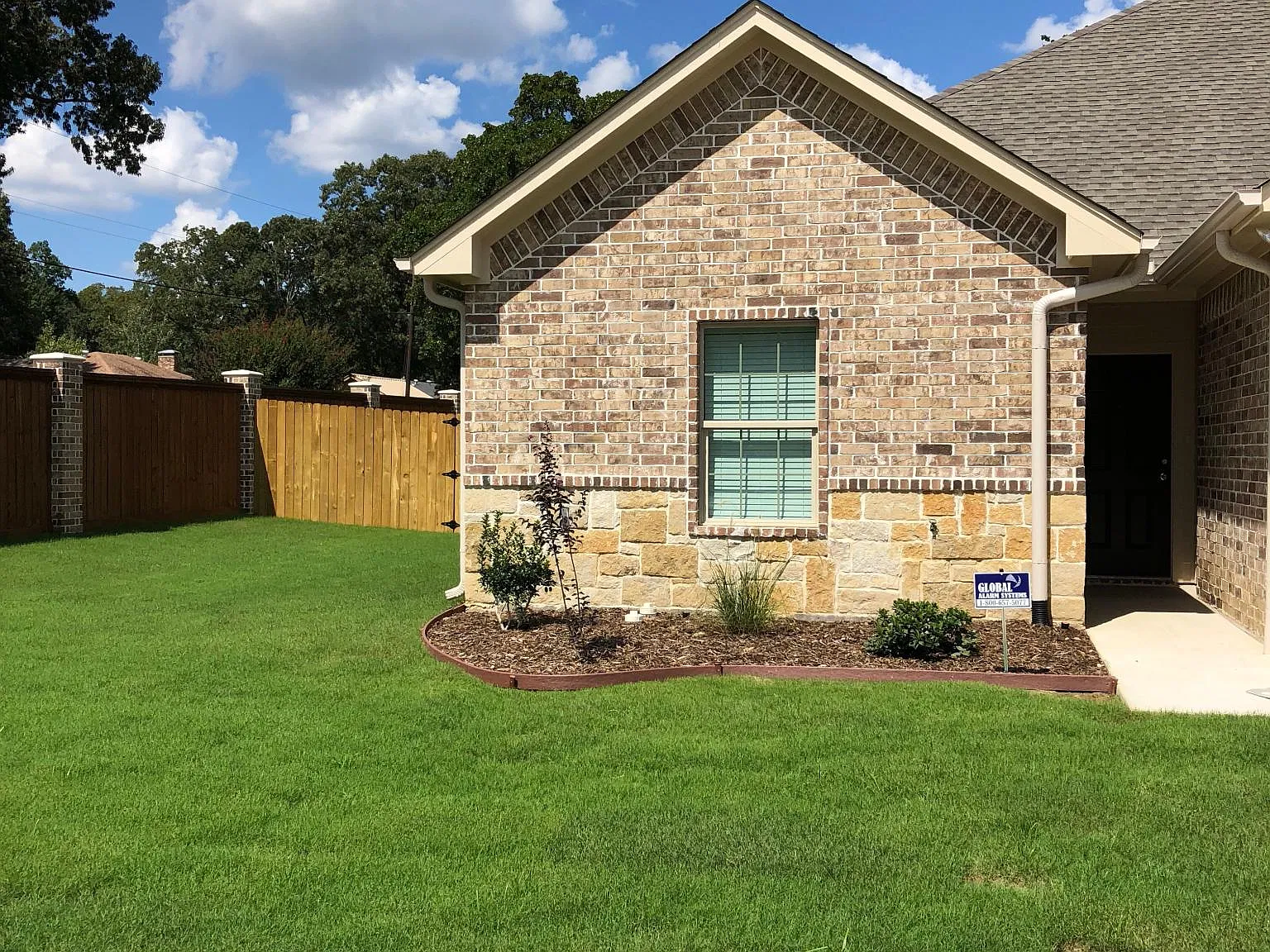 8420 Cambridge Rd — Photo 1