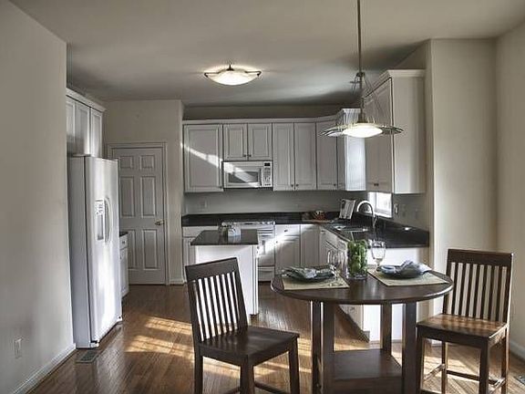 Eat in kitchen