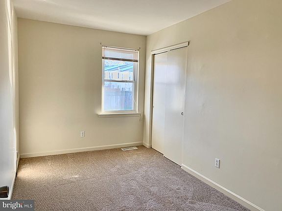 5th image of 114 Oak Dr