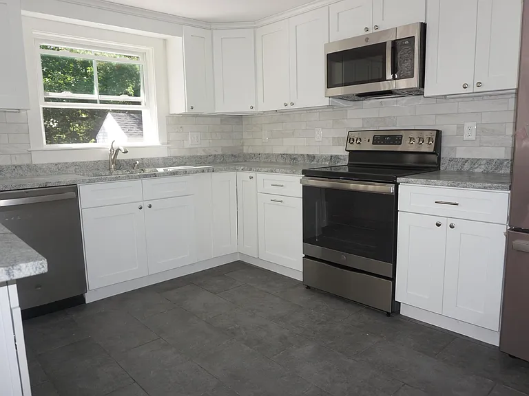 26 Edgewood Rd — Photo 2