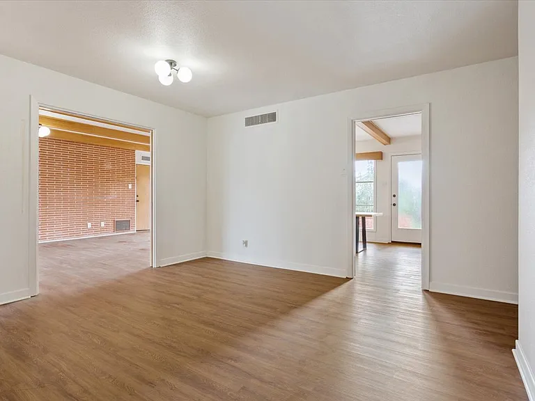 2305 N 15th St — Photo 5