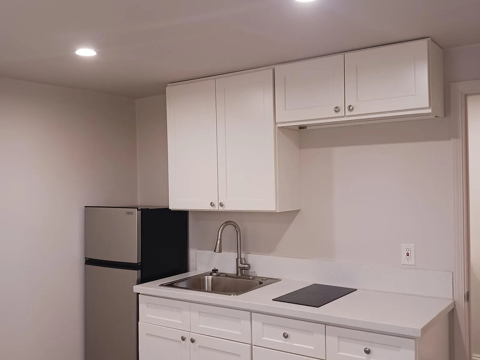 Studio, 350 sqft, $895 — Photo 3