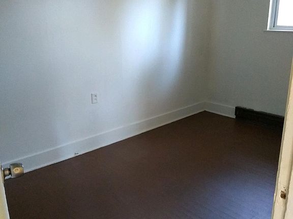 4th image of 129 Wickre St #B