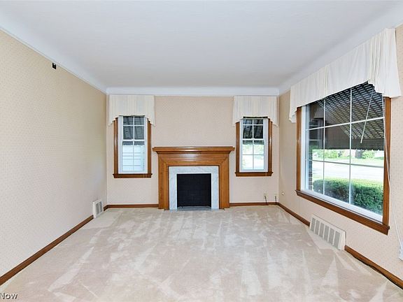 3rd image of 20670 Lake Shore Blvd