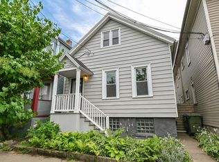 1315 E Kane Pl, Milwaukee, WI 53202