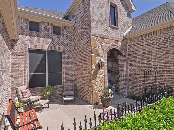 2nd image of 2421 Lilyfield Dr