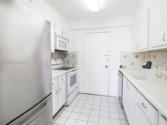 4th image of 17800 Atlantic Blvd #Penthouse 14