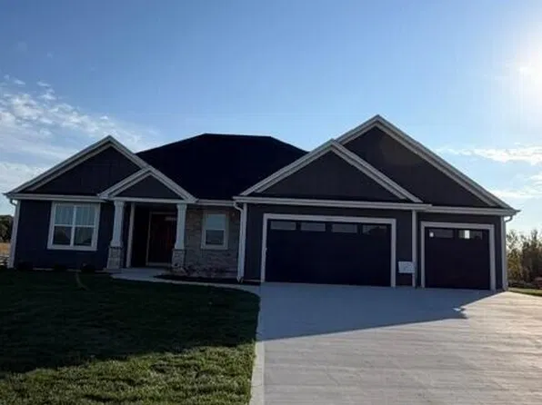 9800 N Migratory COURT, Mequon, WI 53097