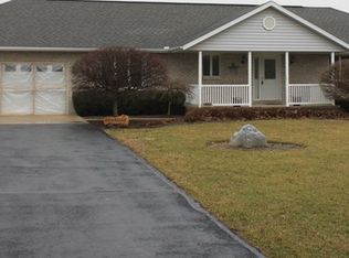 19974 Pennington Rd, Sterling, IL 61081