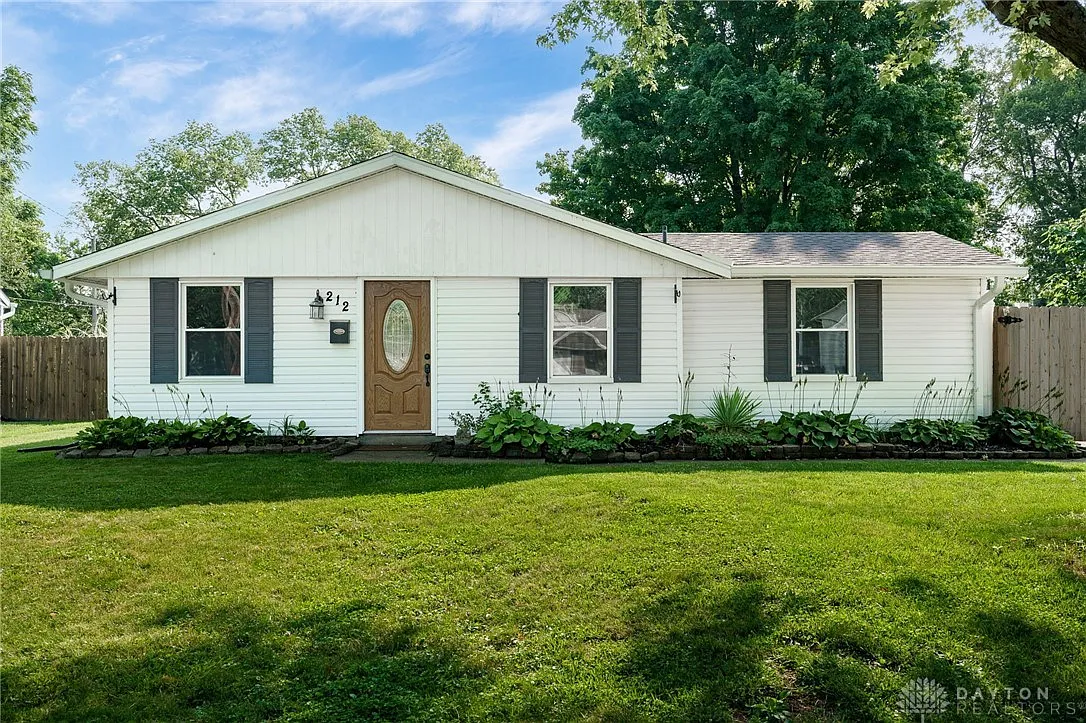 212 Tulip Dr photo 1