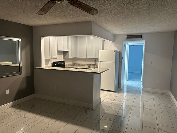 3rd image of 208 NE Monroe Cir N APT 304