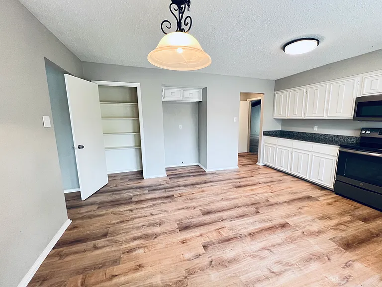2102 Richwood Dr — Photo 4