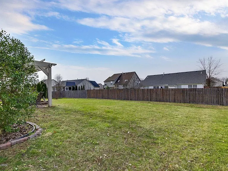 5715 Waveland Cir — Photo 4