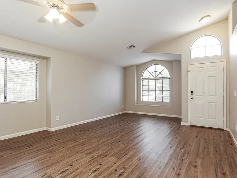 748 W Dublin St — Photo 4
