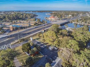 5325 Lark Ln, New Port Richey, FL 34652