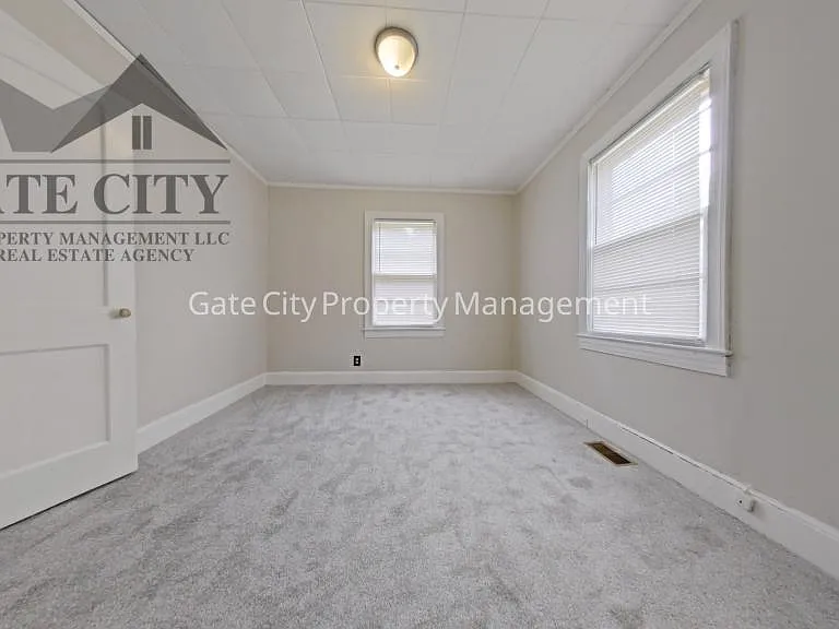 914 Randolph St — Photo 10