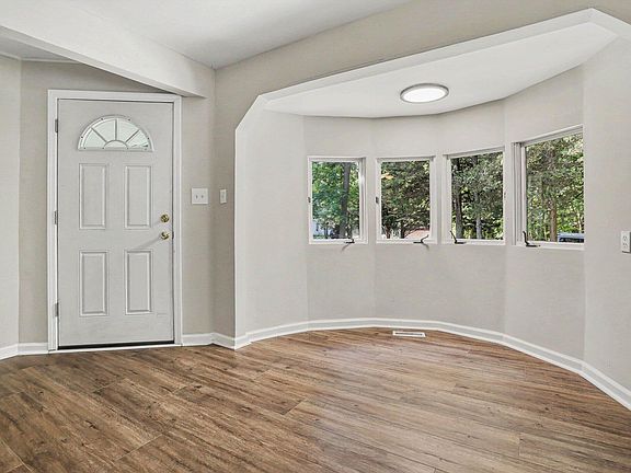 5th image of 11915 E L Ave