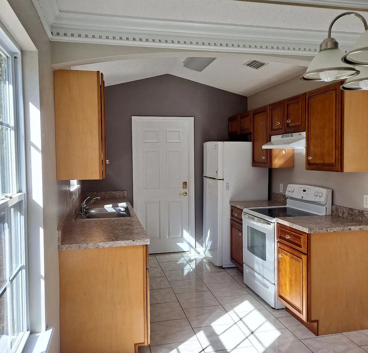 3 bed, 1092 sqft, $1,950 — Photo 4