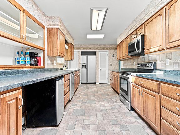 5th image of 565 Normandy Dr