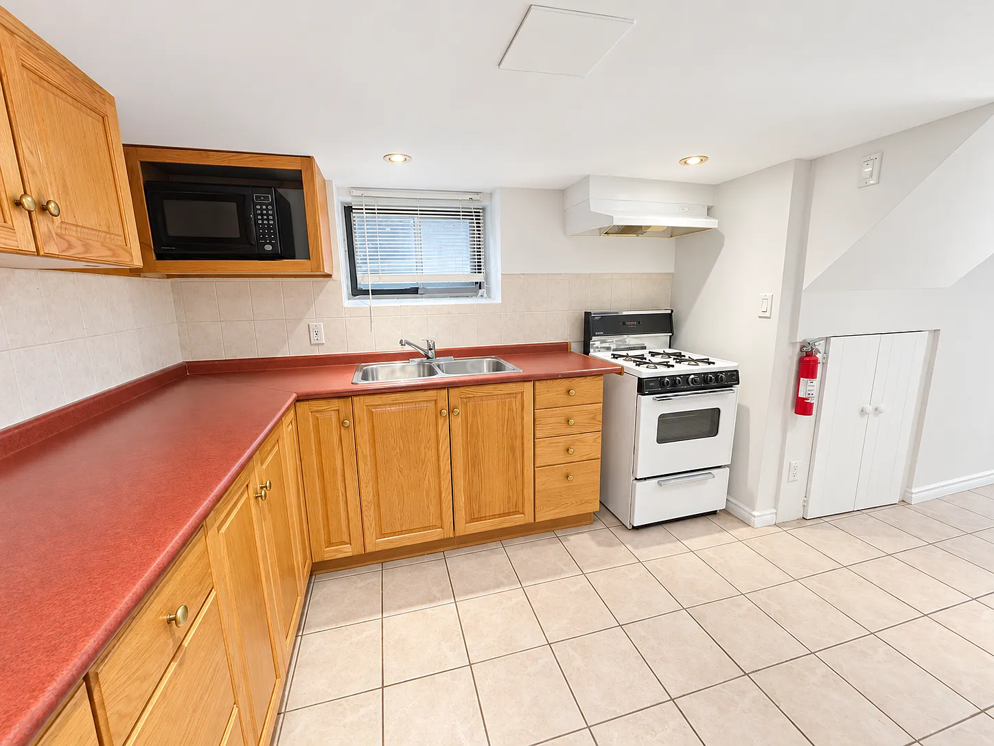 272 Stinson Cres - Basement — Photo 2