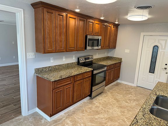 3rd image of 3725 Wedgway Dr #3725