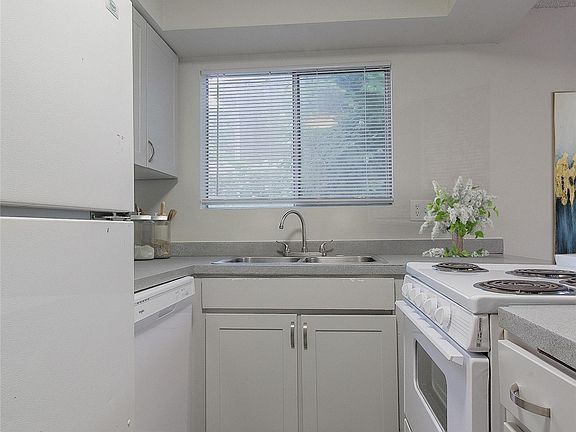 5th image of 6124 Kenwood Drive