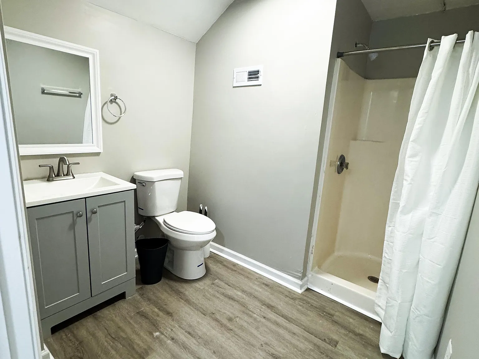 4 bed, 3.0 bath, 2100 sqft, $663 — Photo 3