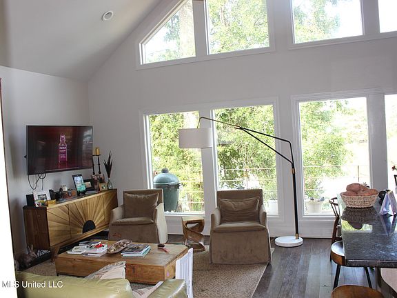 4th image of 3141 Deerfield Rd