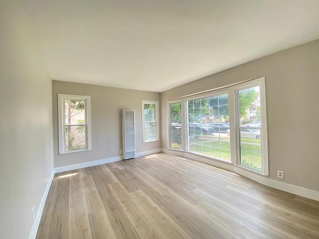 2 bed, 1000 sqft, $3,200 — Photo 2