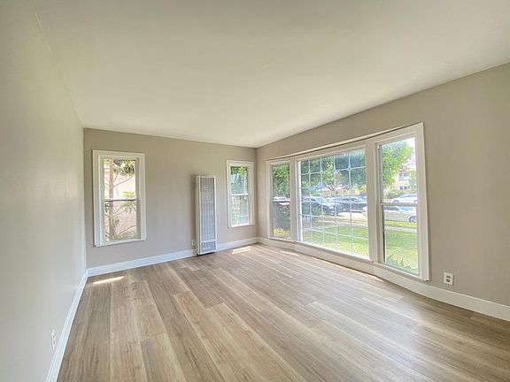 2nd image of 2620 S Barrington Ave #2620