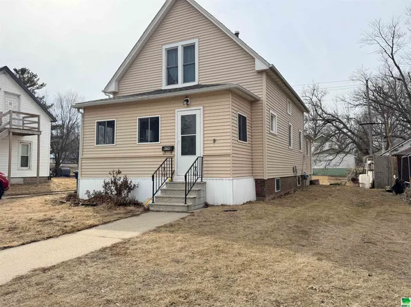 606 Otsego St, Storm Lake, IA 50588
