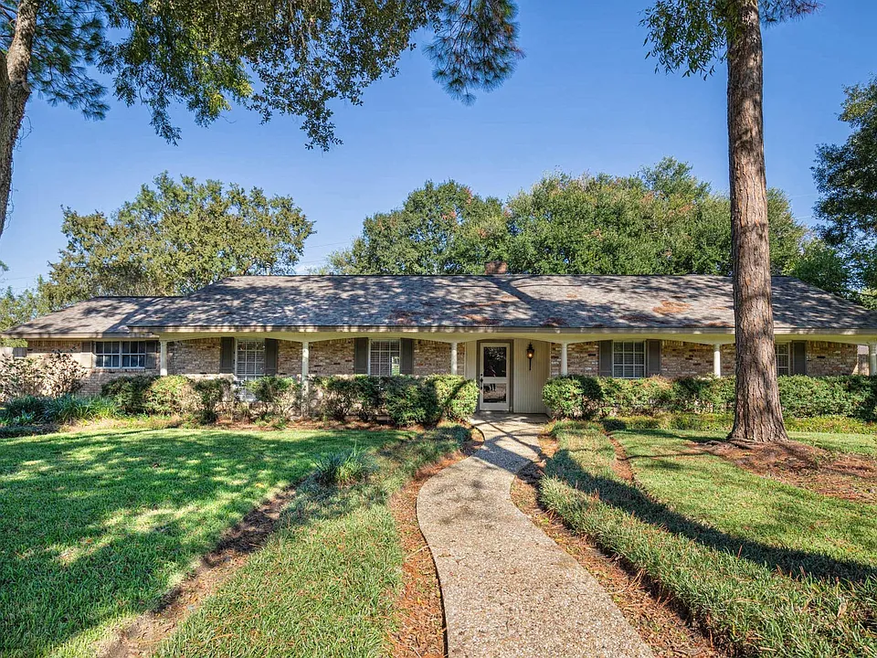 921 Victoria Dr