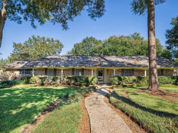921 Victoria Dr, Richmond, TX 77469