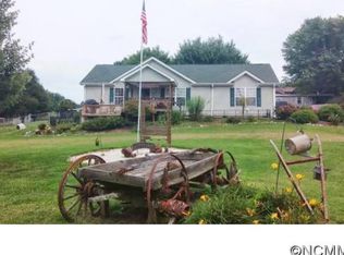 7 Moss St, Candler, NC 28715