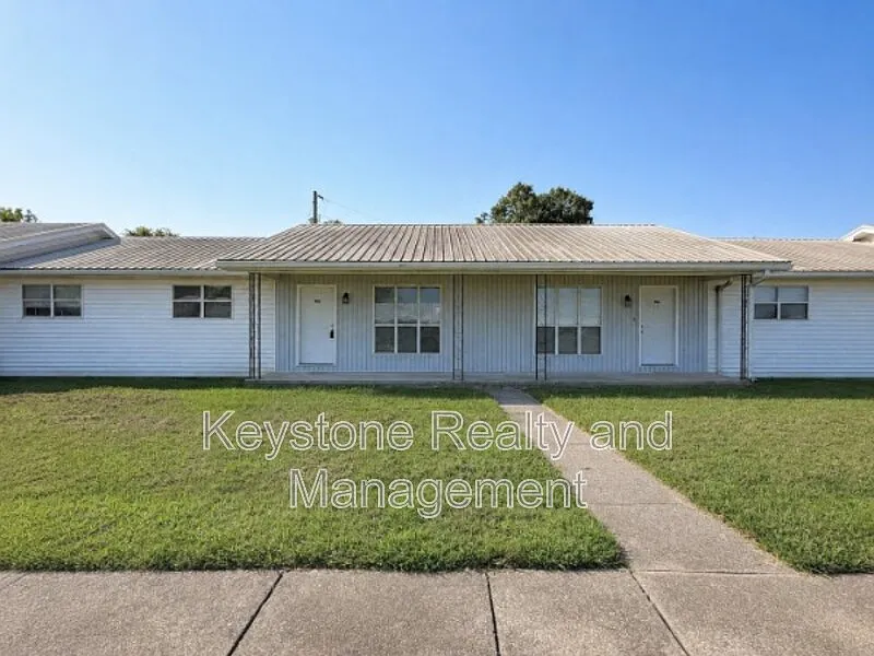 2 bed, 1.0 bath, 1145 sqft, $825 — Photo 1