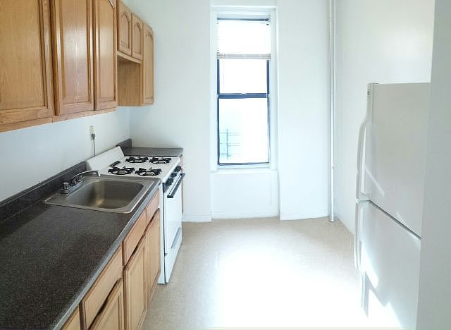 2nd image of 225 Parkside Ave APT 6T