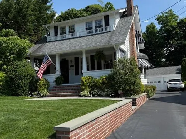 56 Oakland Street, Huntington, NY 11743