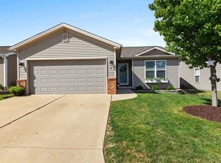 5 Barclay Ct, Bloomington, IL 61705