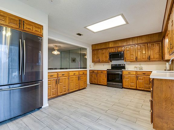 4th image of 3611 Driftwood Dr