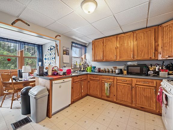 3rd image of 88 Wordsworth St