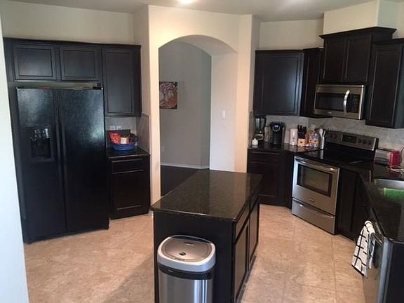 5th image of 900 English Ivy Dr