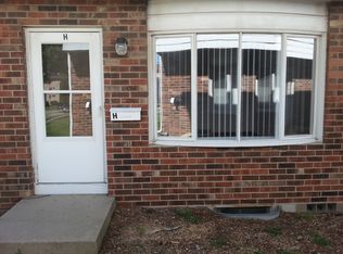 336 Lilac Ln APT H, Elgin, IL 60123