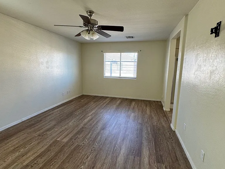 7008 S 7th Ln — Photo 32