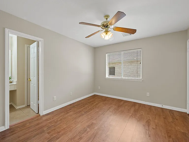 2504 Kimbrook Dr — Photo 16