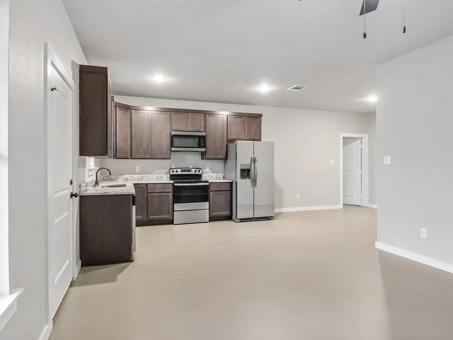2 bed, 1000 sqft, $1,320 — Photo 2